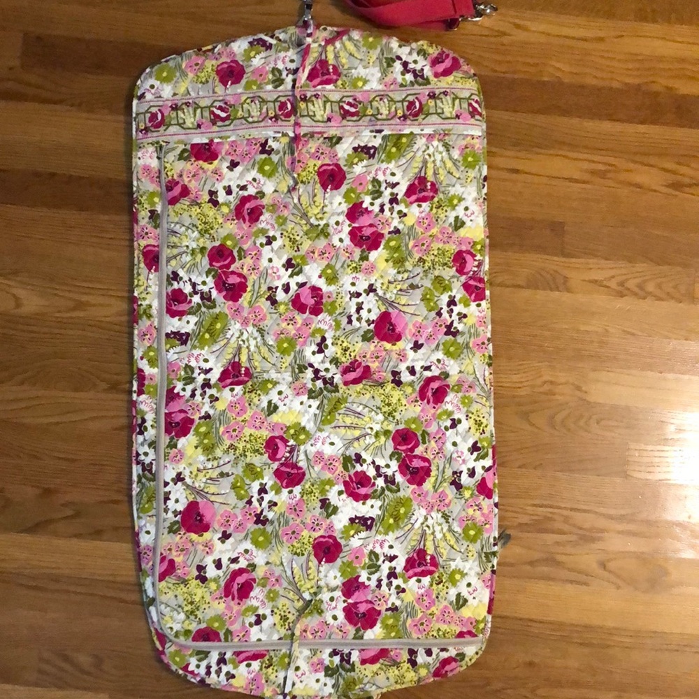 Vera Bradley Hanging Make me blush Quilted Garment bag Never Used excellent cond